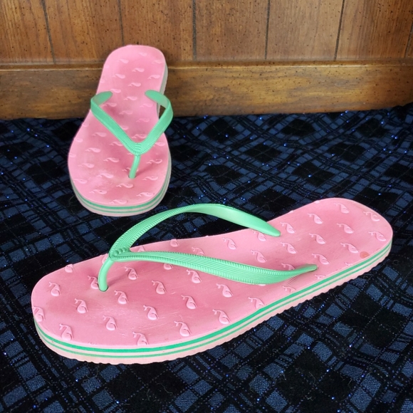 Vineyard Vines Shoes - VineYard Vines Flip Flops sandals 
Sz 7-8
